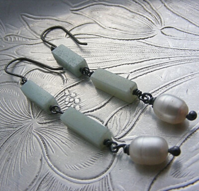 戴着很显气质<a class='shortlnk' href='/s/0e766c3a' target='_blank' title='http://www.etsy.com/listing/44936547/amazonite-and-pearls-sterling-silver'>http://duitang.com/s/0e766c3a</a>