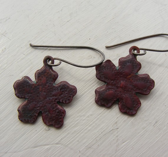 可爱的耳环~<a class='shortlnk' href='/s/176db0655' target='_blank' title='http://www.etsy.com/listing/69971867/enamel-blossom-earrings'>http://duitang.com/s/176db0655</a>