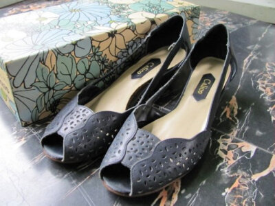 保留供skim51180由dirtybirdiesvintage Vintage皮革 RESERVED for skim51180 vintage leather blue peep toe wedge sandals 8 M