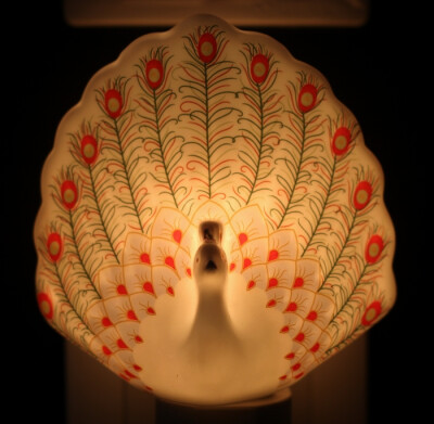 陶瓷小夜灯壁灯。我希望有一天我可以带着很多的灯去远行。世界不黑暗。