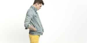 黄色裤子搭配牛仔衣，大家觉得好看么？