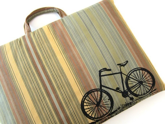 竖纹手工包包<a class='shortlnk' href='/s/11e99889b' target='_blank' title='http://www.etsy.com/listing/59637826/laptop-bag-vintage-bicycle-on-stripes'>http://duitang.com/s/11e99889b</a>
