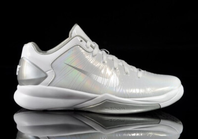 低调又运动的Nike Hyperdunk 2010 Low 白/银鞋子