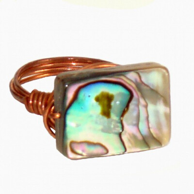 汉娜内奥米鲍鱼壳铜圈绕丝由时尚感nancysgonegreen.com Hannah Naomi Abalone Shell Copper Wire Wrapped Ring by nancysgonegreen.com