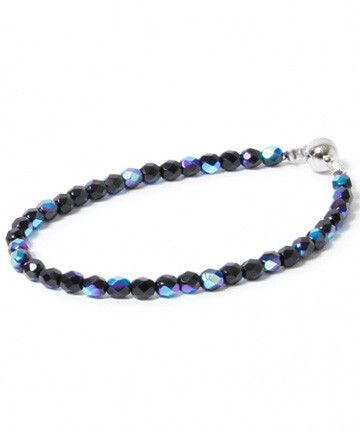 nonnative - 短款珠链，采用了捷克水晶珠串联而成，每颗圆珠还进行了多面的立体切割 真的是好喜欢！