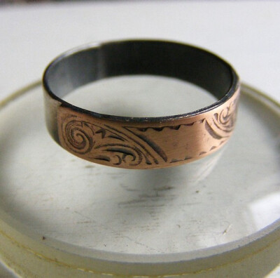 花纹好漂亮<a class='shortlnk' href='/s/1586033a7' target='_blank' title='http://www.etsy.com/listing/71732662/sterling-and-antique-engraved-brass-ring'>http://duitang.com/s/1586033a7</a>