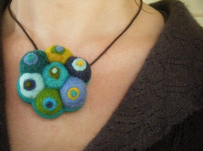 塞莱斯特美利奴羊毛毛毡MaisyandAlice上Etsy的项链 Celeste Merino Wool Felt Necklace