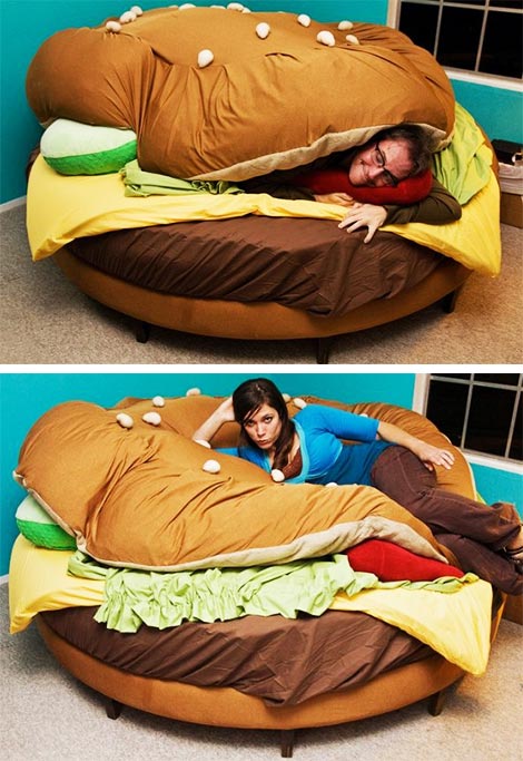 这样睡真爽。不过会睡着睡着就饿了。。。。Hamburger Bed - wanelo