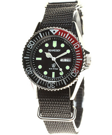 BEAMS - 有三款配色可供选择，表带均采用帆布材质，透露着浓厚的街头气息。