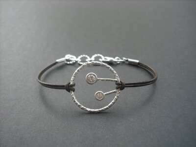 两个小的树由Lana0Crysta手镯 two little tree in a hoop bracelet