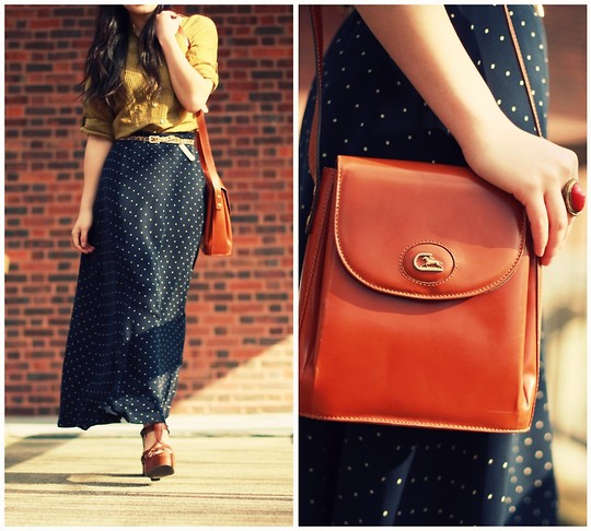 蓝色波点群，棕色复古包。J. Crew Mustard Silk Blouse, Asos Leopard Belt, Ralph Lauren Polka Dot Silk Maxi Skirt, Vintage Bag。