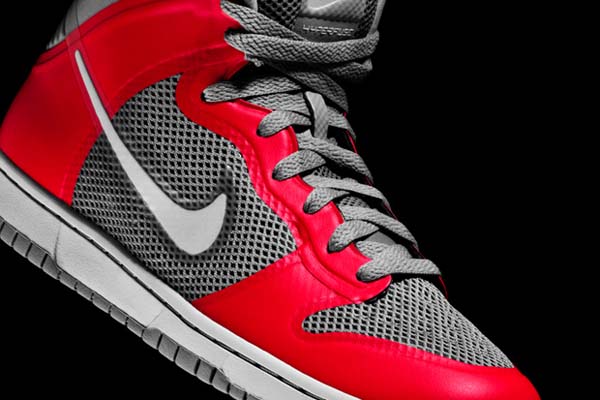 重量级鞋款登场，Nike Sportswear Dunk Premium Hyperfuse稳定性、透气性和耐久性三重结构设计，配以简约有型的荧光色配色，令你在赛场中肆意地驰骋，轻松凌驾于对手之上。<a class='shortlnk' href='/s/0fdf9b7404c45d3' target='_blank' title='http://www.kidulty.com/news/id/news/16217'>http://duitang.com/s/0fdf9b7404c45d3</a>