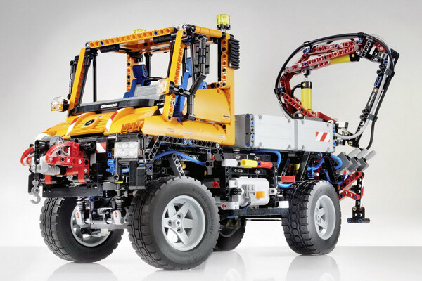 不分年龄的小玩意，LEGO 推出Mercedes-Benz Unimog 60周年积木吊臂车<a class='shortlnk' href='/s/0fdf9b7402dc15a' target='_blank' title='http://www.kidulty.com/news/id/news/16236'>http://duitang.com/s/0fdf9b7402dc15a</a>