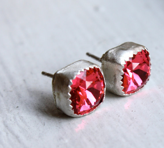 红色宝石耳钉 Handmade Pink Vintage Swavorski Studs in Sterling by luckyduct Handmade Pink Vintage Swavorski Studs in Sterling Silver