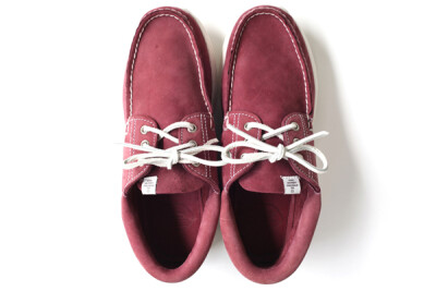 visvim 2011春夏HOCKNEY-FOLK鞋款全新发表 -鞋身材质上以铃羊革所制成，中底内有着天然软木塞制底~这双真好看！