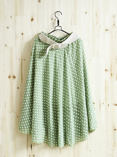波点绿裙