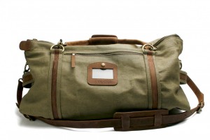 看到一款特别好看的旅行包包~Re-Purposed U-Zip Duffel Bag -