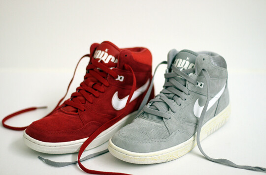 当年本色，Nike Sportswear 2011年秋季新款Sky Force 88 Vintage~纯色设计展现在我们眼前，再配以高档麂皮与白色复古中底，尽显当年本色<a class='shortlnk' href='/s/0fdf9b73fd233ad' target='_blank' title='http://www.kidulty.com/news/id/news/16291'>http://duitang.com/s/0fdf9b73fd233ad</a>