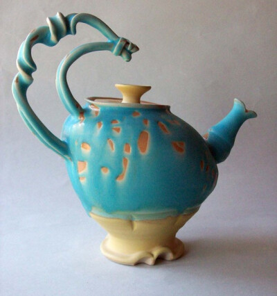 特别的茶壶，看似镂空，其实是茶壶啦