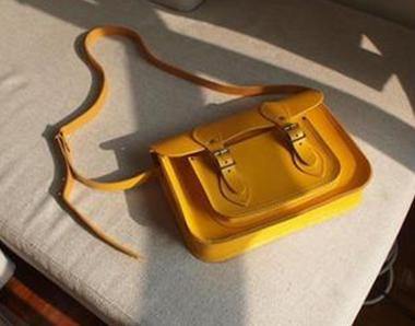 Cambridge Satchel 牛皮全手工制作剑桥复古包。再多的阴暗也遮不住你那明亮的光芒。