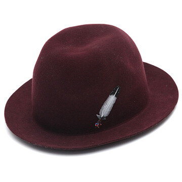 超级喜欢这个颜色哦~！rehacer - 羊毛呢礼帽，采用了美国西部印地安风情的款式设计，侧面更设计有民族风的羽毛图案。彰显了rehacer品牌一贯的风格。