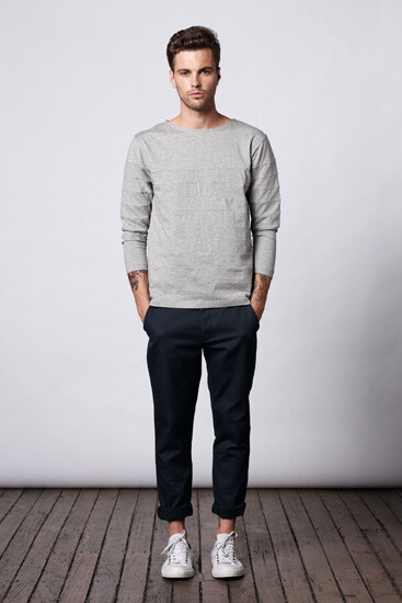 卫衣搭配牛仔的风格特别简约~