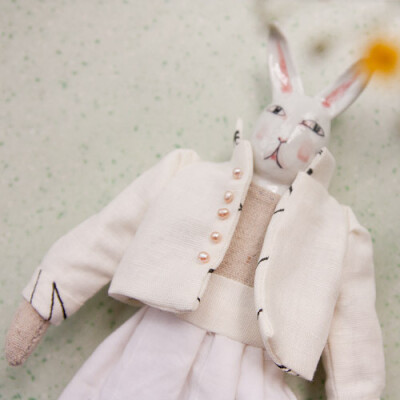 陶瓷头兔子布偶，很酷的感觉