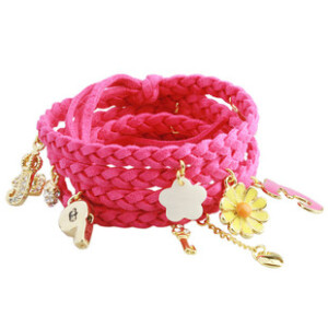 韩国绒绳手链。偏爱混搭的女孩必备。