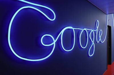 GOOGLE公司的霓虹灯