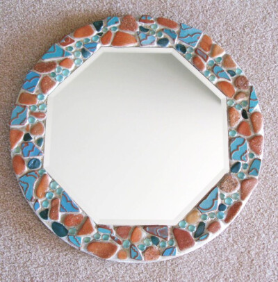 这是一面镜子~碎花图片美美的~Terracotta Turquoise Beach Pottery Mirror by ginalimosaics on Etsy Terracotta Turquoise Beach Pottery Mirror