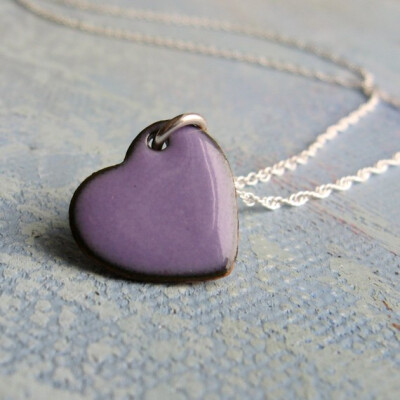 Sweetheart Necklace light purple enamel heart 心形挂件，非常甜蜜