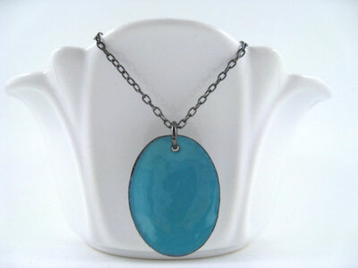 蓝色椭圆形项链~Robins Egg Blue Enamel Necklace