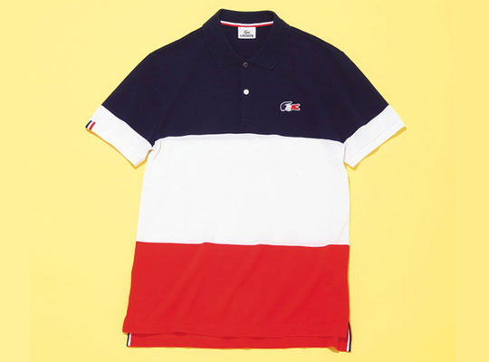 Lacoste ＂Tricolor＂ Polo Shirt别注蓝白红，鲜少以国旗来作为设计灵感，此次就以红、白、蓝的Tricolor三原色为主题命名，大区块的色调更加大器，连胸口的鳄鱼和袖口的咬标更是完全贯彻了此一设计灵魂，更让法国人的骄傲感满腹！