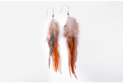 羽毛特色的耳坠，很别致啊~！Oak | feather earrings Oak feather earrings