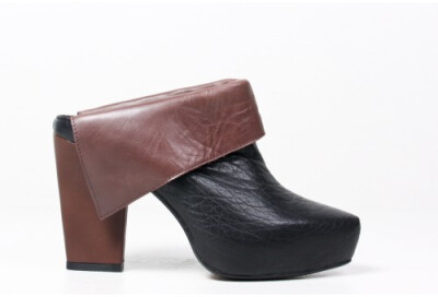 典型的皮革设计，造型非常复古和时尚~！Oak | jeffrey campbell black/brown wingman heeled mule Oak wingman heeled mule