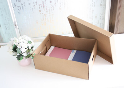 可以去买这种纸盒子用来包装礼物。
