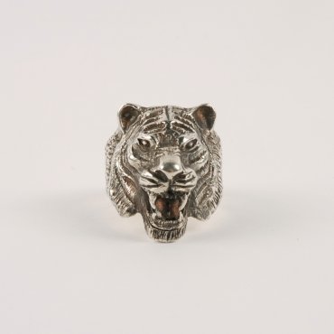 帅气的老虎戒指，非常想买一枚~！Dog State Silver Tiger Ring
