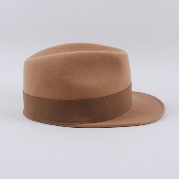 带有复古感的帽子，帽子前沿很好看呢~！Soulland Adler Fedora Cap - Beige