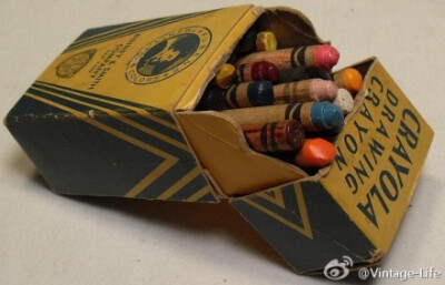 一盒1940年的蜡笔