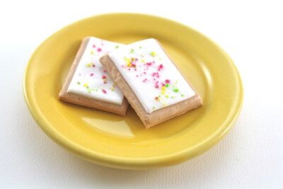 Pop Tarts Food for 18 inch Dolls American Girl by pippaloo on Etsy Pop Tarts Food for 18 inch Dolls American Girl 额。。这是什么名字叫不粗。但是貌似很好吃。