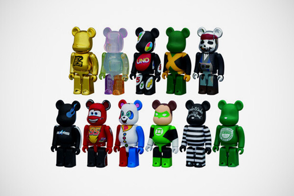 日本著名玩具生产商MEDICOM TOY所推出的Bearbrick Series 22即将问世。Bearbrick Series 22继续保持了与时事结合的设计理念，集合各类潮流元素 、街头文化，形成全新的艺术品。