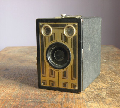 Vintage Camera Kodak Six16 Brownie Junior 柯达616胶片木盒机，设计很棒