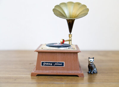 Vintage AM Transistor Radio / Mini Phonograph 日本制迷你留声机型收音机