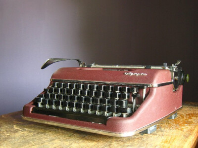 Vintage 1950s Maroon Olympia SM3 De Luxe Manual 古旧手动打字机