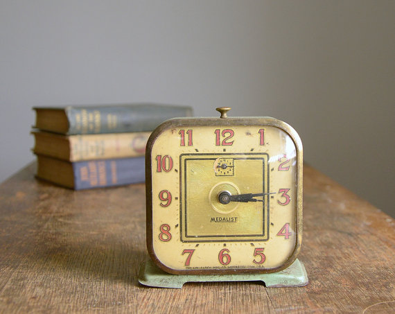 Vintage Mint Green Medalist Alarm Clock Lux 古早闹钟