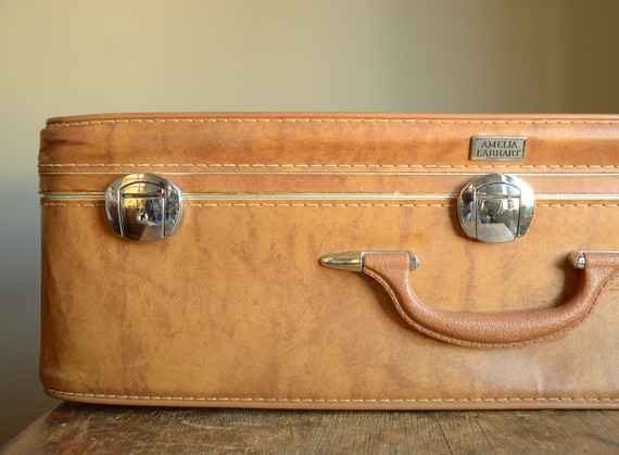 Vintage Large Brown Amelia Earhart Suitcase on皮质复古旅行箱