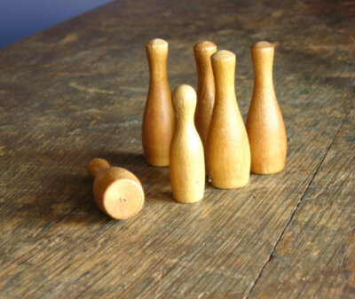 Vintage Miniature Wood Bowling Pins Set of 6 小型木制保龄球瓶