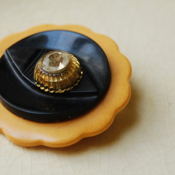 Sunny Days Vintage Button Brooch 古旧纽扣系列