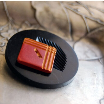 Brick Bakelite Vintage Button Brooch 古旧纽扣系列