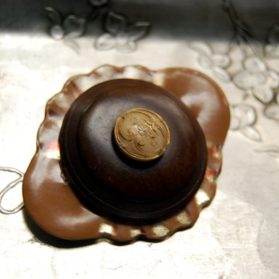 Chocolate Puff Vintage Button Brooch 古旧纽扣系列